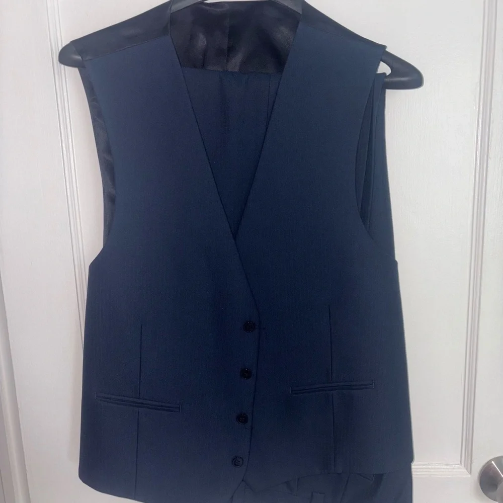 Men's Blue suit - Picture 4 of 6
